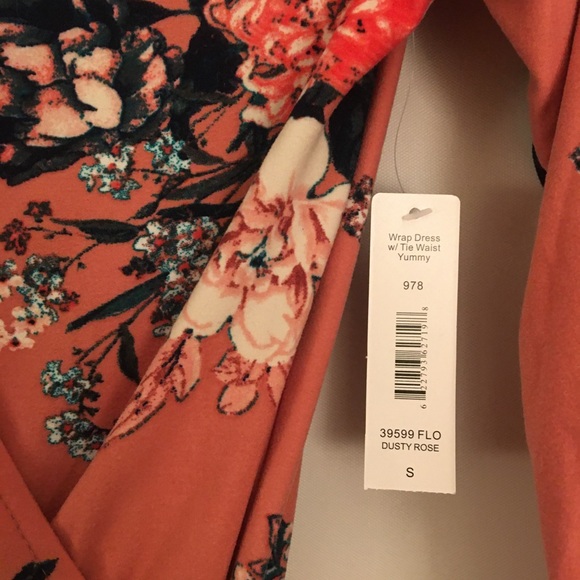 Wrap dress - Picture 3 of 8